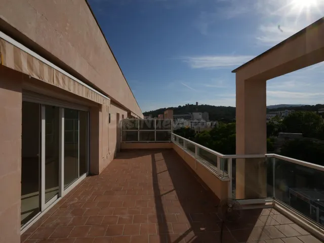 Ático con gran terraza y aparcamiento en Paseo Marítimo – Zo - foto 2
