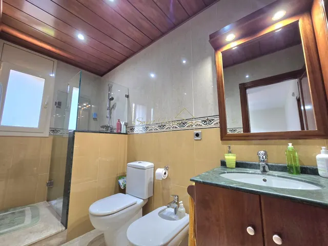 Casa impecable con privacidad, piscina y vistas panorámicas — 38