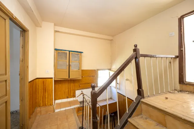 Casa para reformar en el centro de Lanjarón con gran potencial de inversión — 39