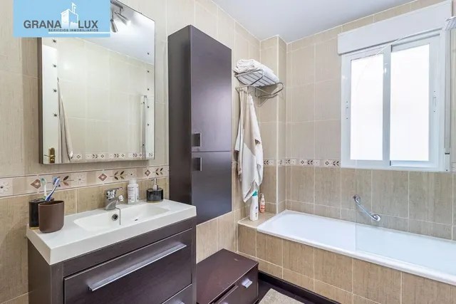 Piso en urbanización con piscina en Las Gabias — 14