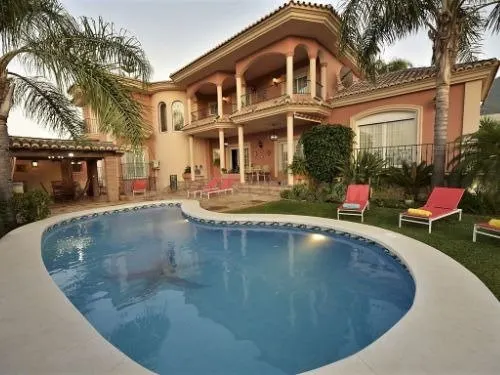 Villa de Lujo 4 habitaciones 440m² en alquiler - Urb. la paca