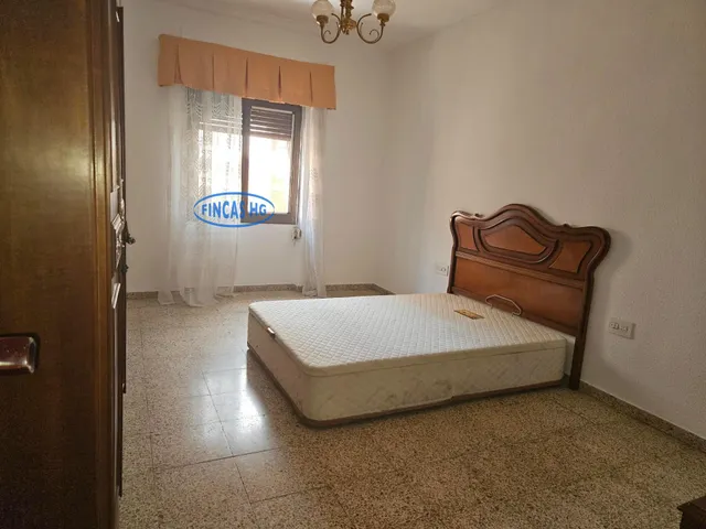 Amplia vivienda de 159 m2 con cinco dormitorios – Los Ángeles / límite San Blas — 7
