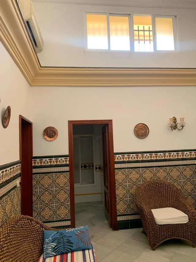 Gran casa con garajes y local comercial — 8