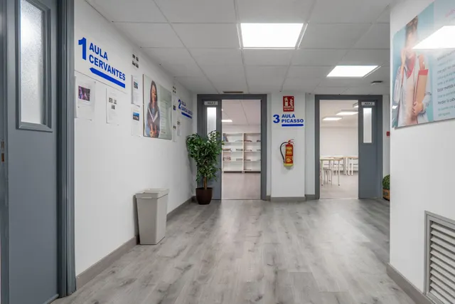 Venta de amplio y funcional local en zona inmejorable (avda. madrid) - Granada — 12