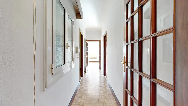 Vivienda en quinta planta con vistas panorámicas, luminosa, con 5 amplias habitaciones. — 17