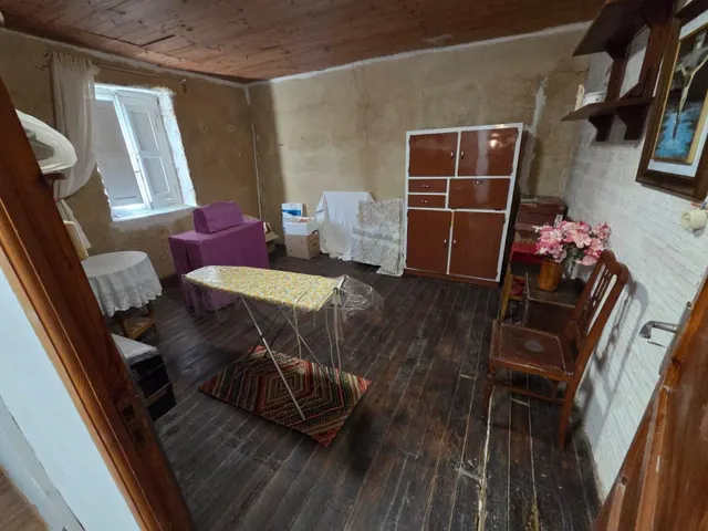 SE VENDE CASA EN CASTILFALE, 2 COCINAS,SALÓN, 6 HAB., BAÑO, PATIO, CALEFACCIÓN. — 6