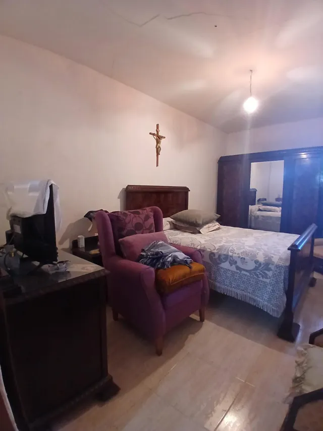 Casa con piscina y jardín. — 26