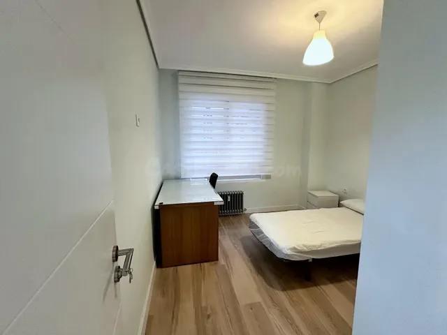 Habitación en alquiler en Zamora, Ensanche–Tres Cruces | 280 €/mes — 2