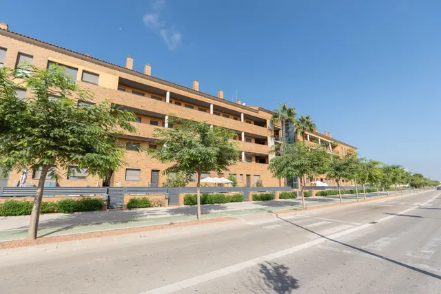 Ático dúplex con terraza, piscina comunitaria, parking, gara