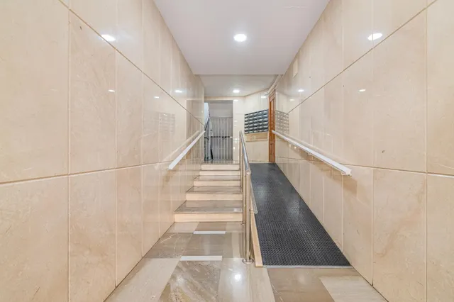 Oportunidad Única: Amplio Piso para Reformar en Camino de Ronda ✨ — 36