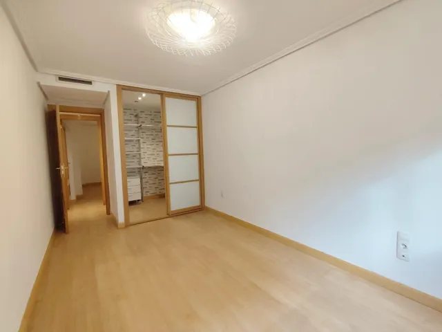 PISO DE 3 DORMITORIOS CON GRAN TERRAZA- C/ MIGUEL SERVET — 20