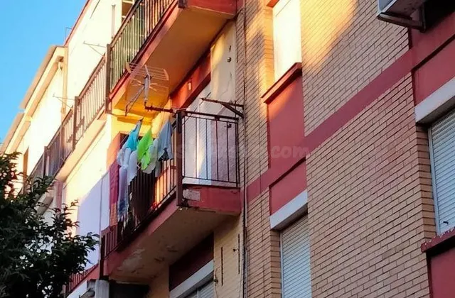 SE VENDE piso OKUPA en C Rey Juan Carlos I Del de Castillej - foto 2