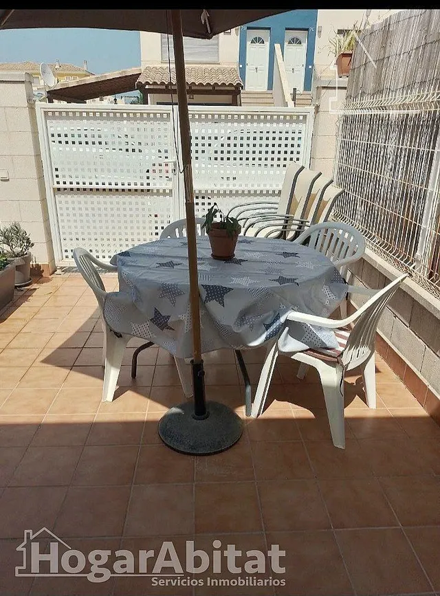 ¡Cerca de la playa! Gran adosado luminoso con dos viviendas independientes, piscina y terraza — 12