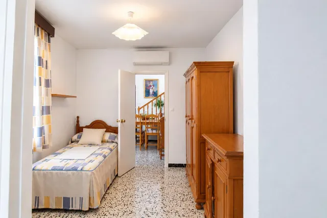 En venta casa pareada de 4 habitaciones, con patio y terraza, barriada las flores — 14
