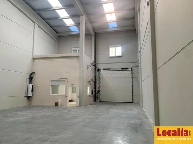 Nave industrial de estreno en Valladolid - foto 2
