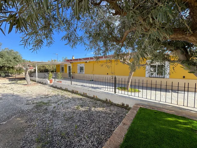 Gran oportunidad! Finca con dos viviendas independientes. — 50
