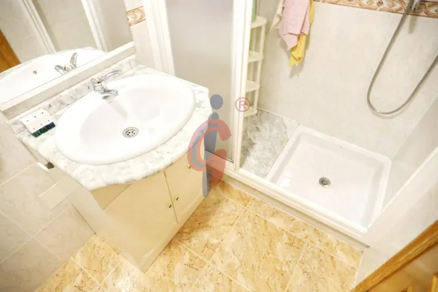 ¡Planta baja a la venta en el Pinar de Guardamar! Orientación oeste, cochera opcional — 23