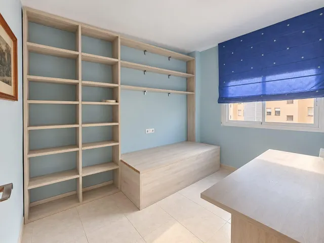 Piso exterior de 4 habitaciones con balcón y parking incluido en el centro de Reus — 32