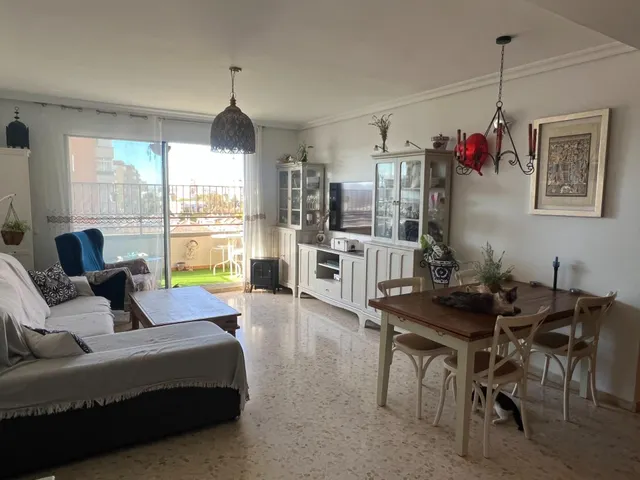 Vivienda con terraza y 4 dormitorios en Santa Clara, urbanización privada con zonas verdes. — 5