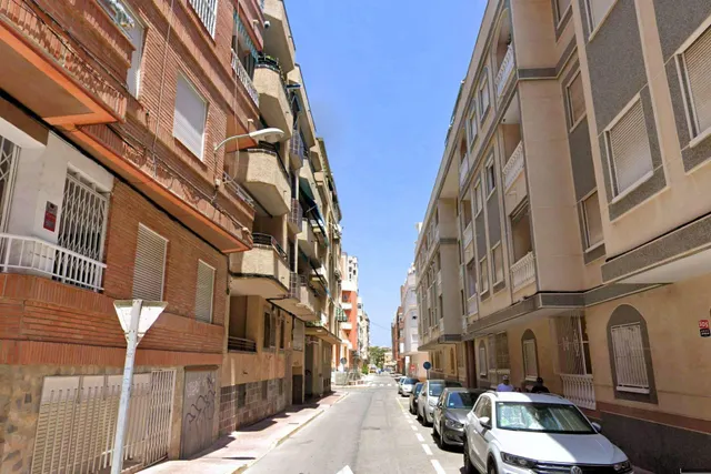 Apartamento reformado y espacioso (aprox. 101 m2 - 1.ª planta) con balcón orientado al sureste ¡y a tan solo 175 m de la Playa de los Locos! — 40