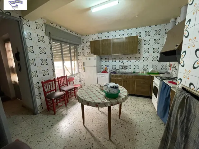 Amplia Casa en el centro de Valdeganga con Posibilidades de  - foto 3