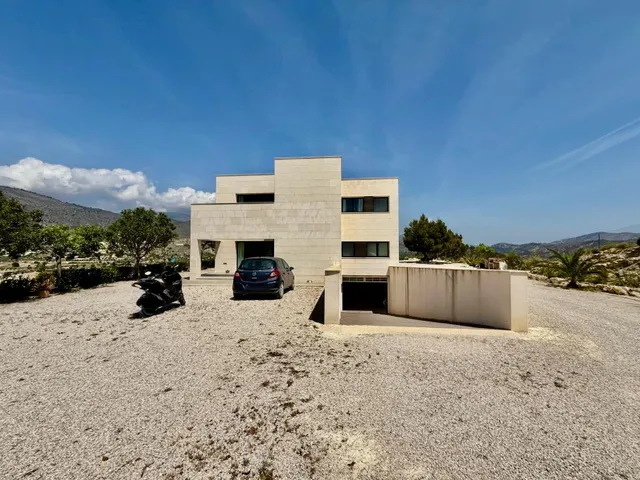 ESPECTACULAR VILLA DE LUJO CON PISCINA PRIVADA Y VISTAS AL PAISAJE EN RELLEU — 39