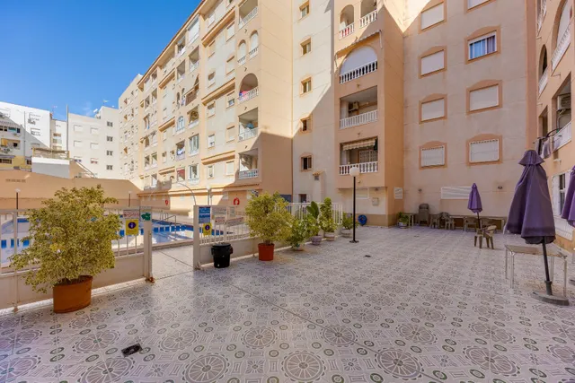 Apartamento de 2 dormitorios y piscina comunitaria en Playa del Cura — 28