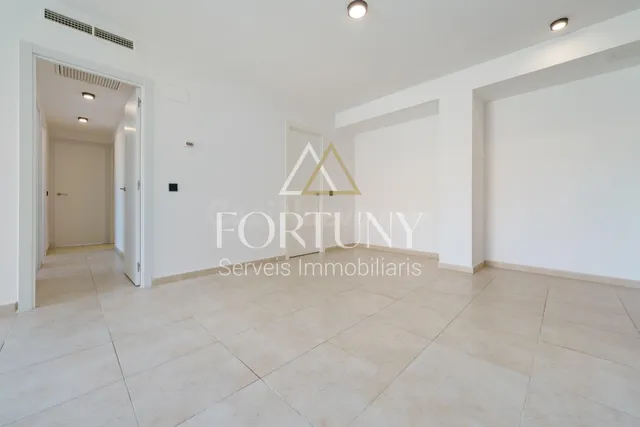 Piso en venta en calle Guillem de Jorba, Montbrio del camp. - foto 4