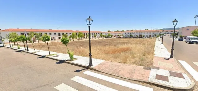 Terreno urbano para construir en venta en Olivenza — 2