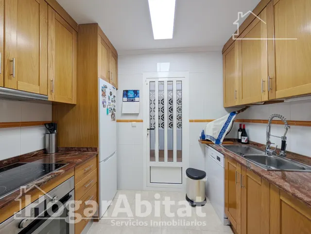 REFORMADO CON TERRAZA, PISCINA Y GARAJE CERCA DE LA PLAYA — 13