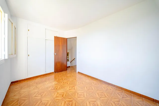 Chalet en primera línea de playa en torrenostra: una oportunidad para crear tu hogar junto al mar — 24