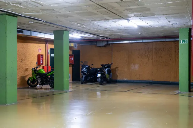 Parking de moto 2m² en alquiler - Les Corts — 6