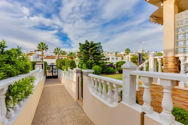 Exclusiva Villa con Jardin de ensueño en Los Dolses, a pasos de La Zenia Boulevard — 13