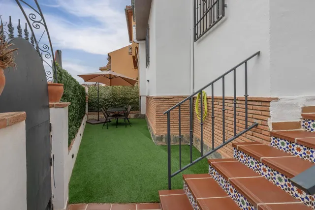 Encantadora Casa Reformada en Ogijares con Vistas y Espacios para Disfrutar — 37
