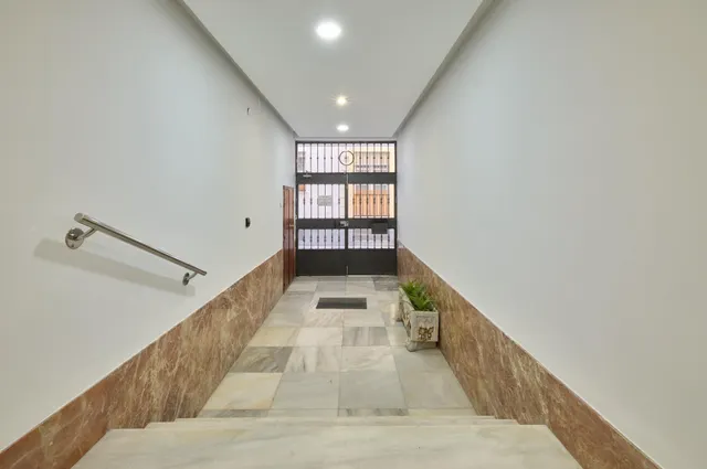 Piso en calle Tornería junto a Hotel María Luisa — 36