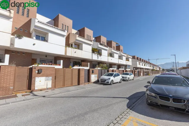 Casa Unifamiliar en Churriana de la Vega — 46