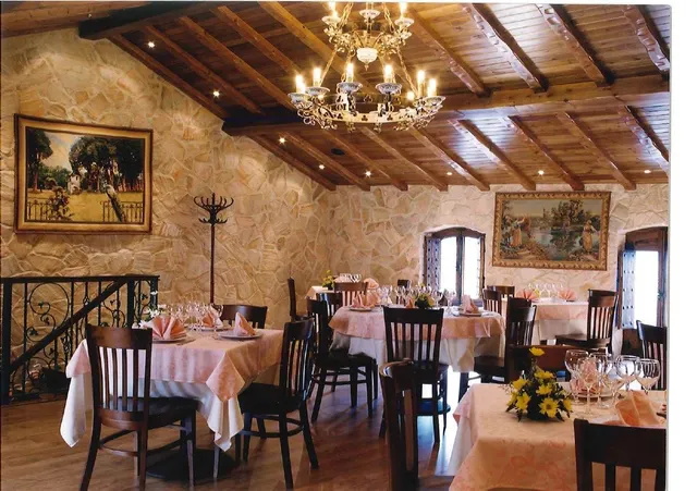 EXCLUSIVAS ROMERO, comercializa RESTAURANTE totalmente montado para funcionar en Ledrada — 10