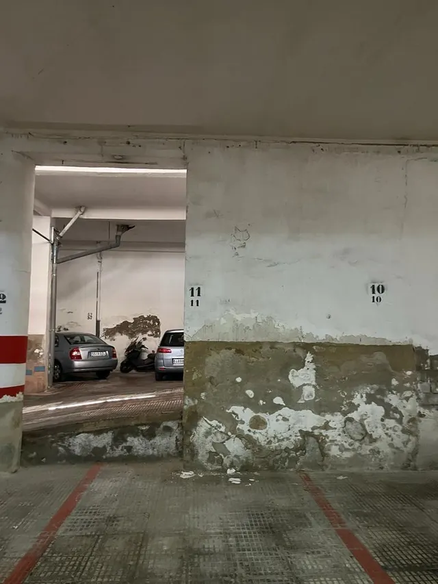 SE VENDE  PLAZA DE GARAJE CERCA DE HOSPITAL — 9