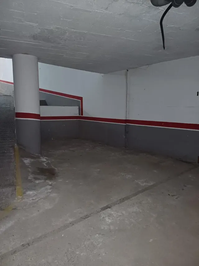 Oportunidad Única en el Centro de Torremolinos: Amplia Plaza de Garaje — 4