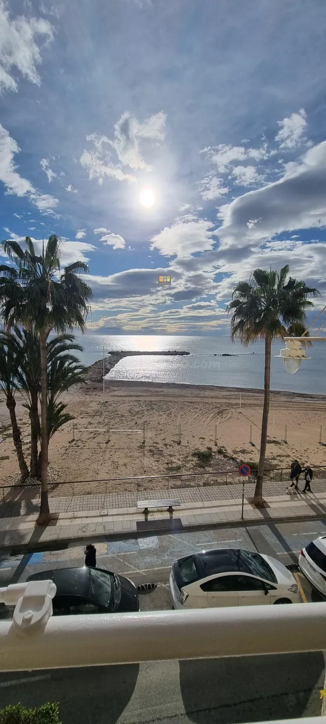 SE ALQUILA MAGNÍFICO APARTAMENTO EN PRIMERA LÍNEA DE PLAYA D - foto 3