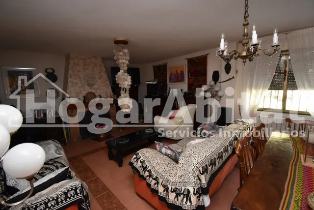 VILLA de 2 alturas con JARDÍN y PISCINA — 27