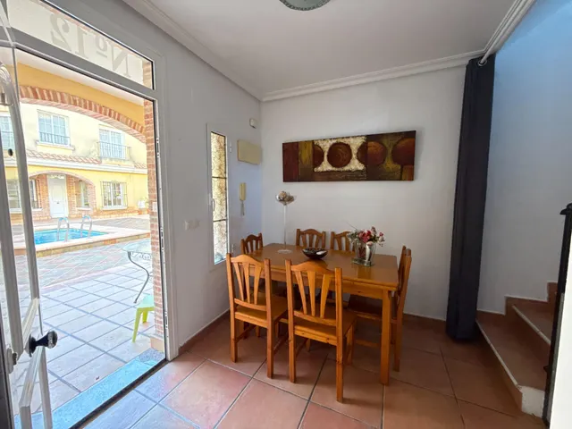 Bungalow con jardín privado, garaje y piscina comunitaria en Santa Pola — 4