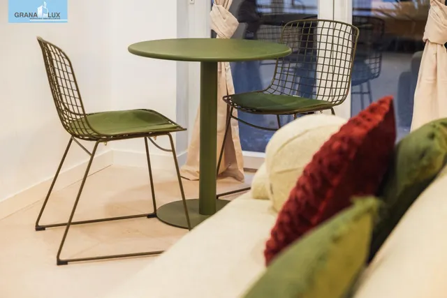 Tu refugio de diseño en el corazón de Granada: Estilo, practicidad y comodidad a pie de calle. — 16