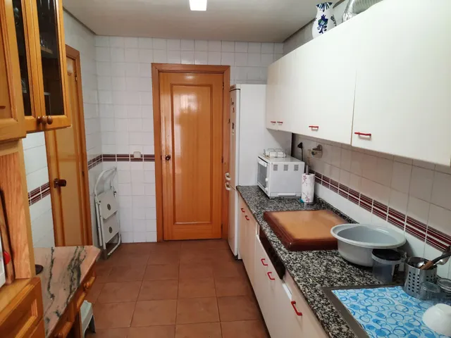 Amplio piso en el centro de la ciudad con 3 dormitorios y plaza de garaje — 11