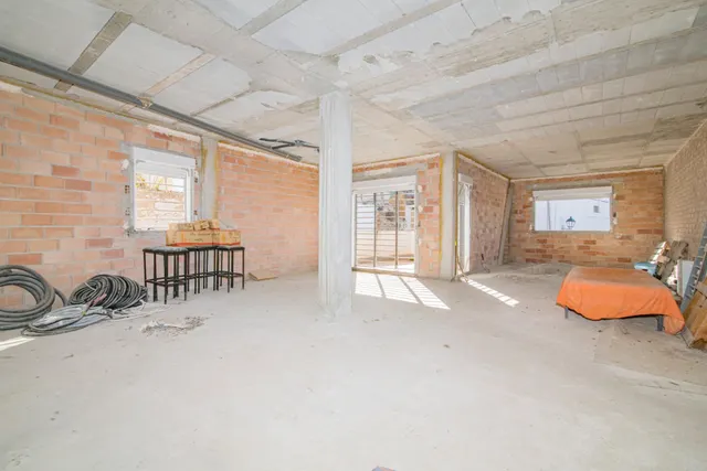 EDIFICIO EN VENTA EN MORALEDA DE ZAFAYONA — 46