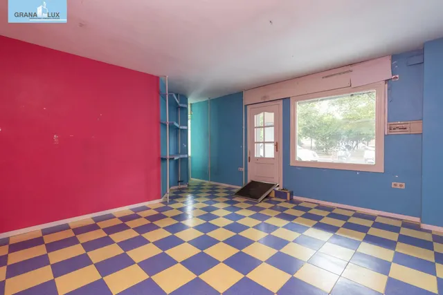 Local comercial en venta en calle agustina de aragón — 11