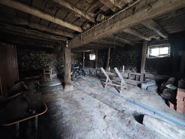 CASA DE PIEDRA CON MÚLTIPLES POSIBILIDADES EN VILLANUEVA DE LA PEÑA — 21