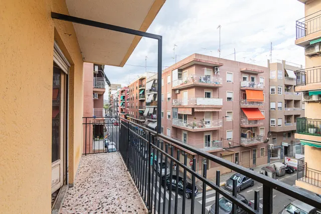 Piso de 4 habitaciones con ascensor en Altabix - Elche — 14