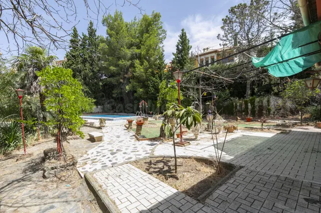 PARCELA URBANA CON CHALET Y GRAN POTENCIAL DE EDIFICACIÓN EN - foto 4