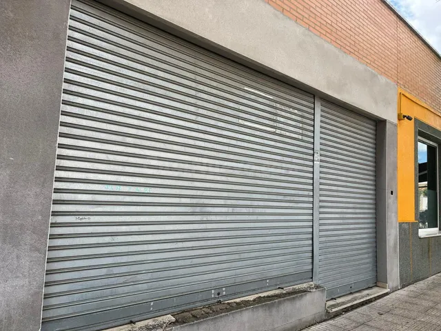 Se vende Local comercial en Residencial Gredos